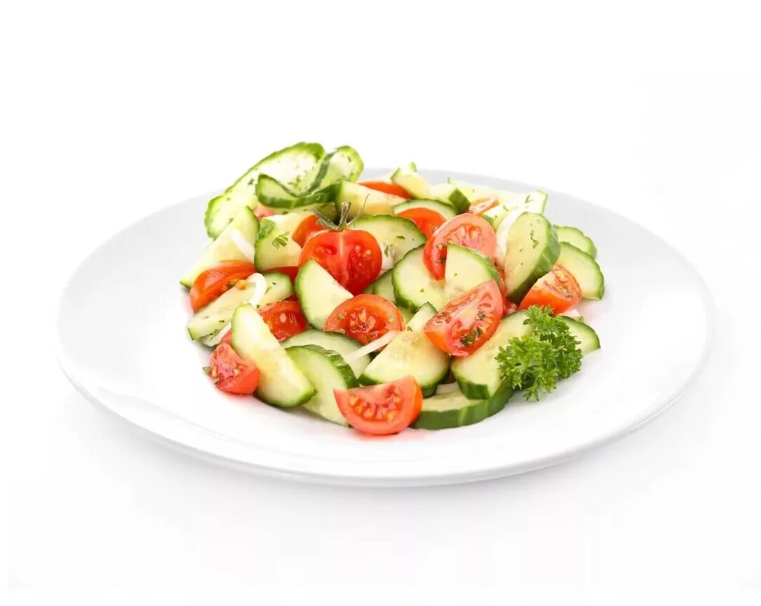 Овощной салат. Салат летний на белом фоне. Овощной салат огурцы помидоры. Овощной салат на белом фоне. Овощной салат огурцы помидоры лук