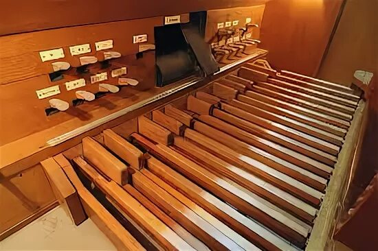 Какой диапазон органа. Педальная клавиатура органа. Ножная клавиатура органа. Музыкальный инструмент орган педали. Органная педаль.