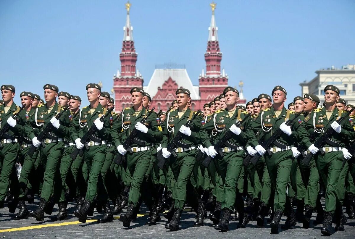 Что будет 23 февраля в москве. Военный парад в Москве 2020. Парад Победы на красной площади 2020. Парад Победы 2015 в Москве. Солдаты маршируют по красной площади.