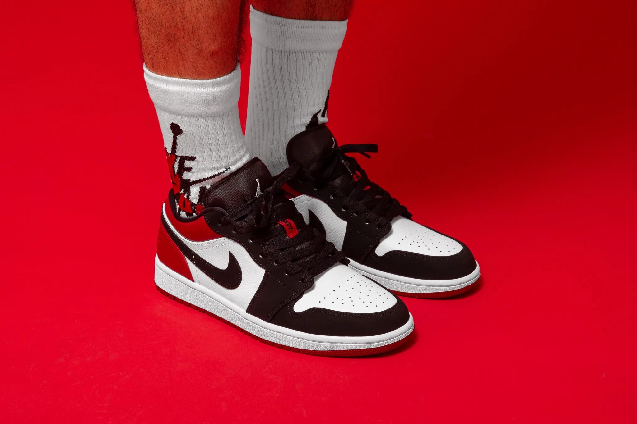 Джорданы лов. Nike Air Jordan 1 Low Red Black. Nike Air Jordan 1 Low Red Black White. Nike Air Jordan 1 Low Black White. Nike Air Jordan 1 Low Red White.