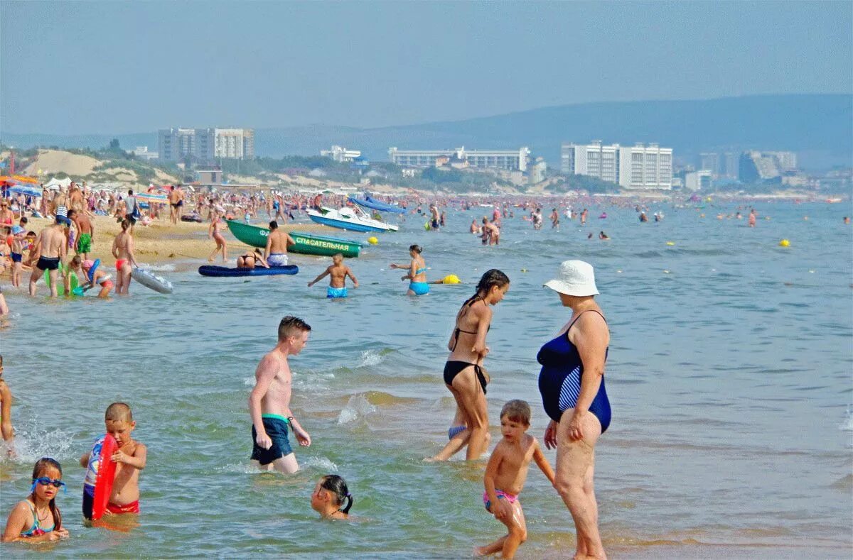 Где лучше отдыхать в анапе или витязево. Отдыхающие в Анапе. Отпуск в Анапе.