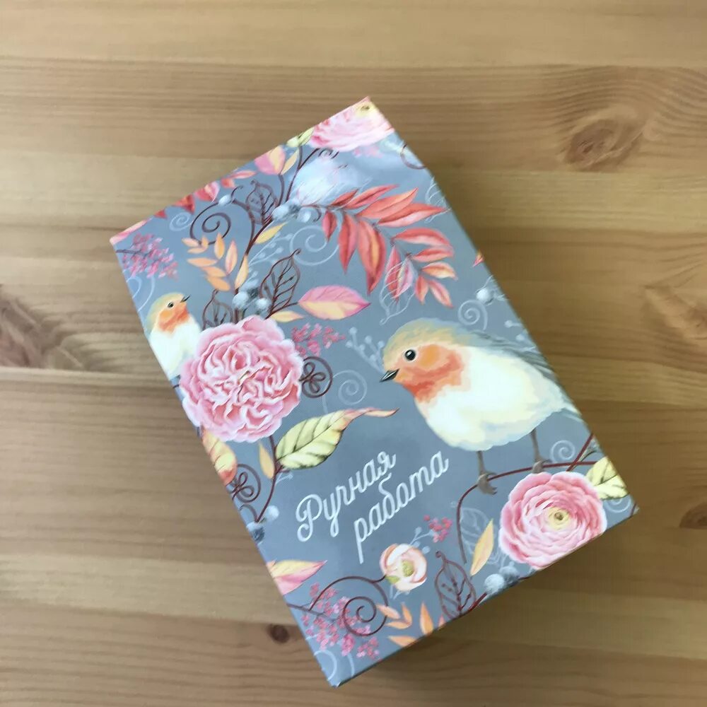 Розовая коробочка птичка. Коробочка для птиц. Подарочная упаковка птицы. Птички коробочки. Упаковка птицы.