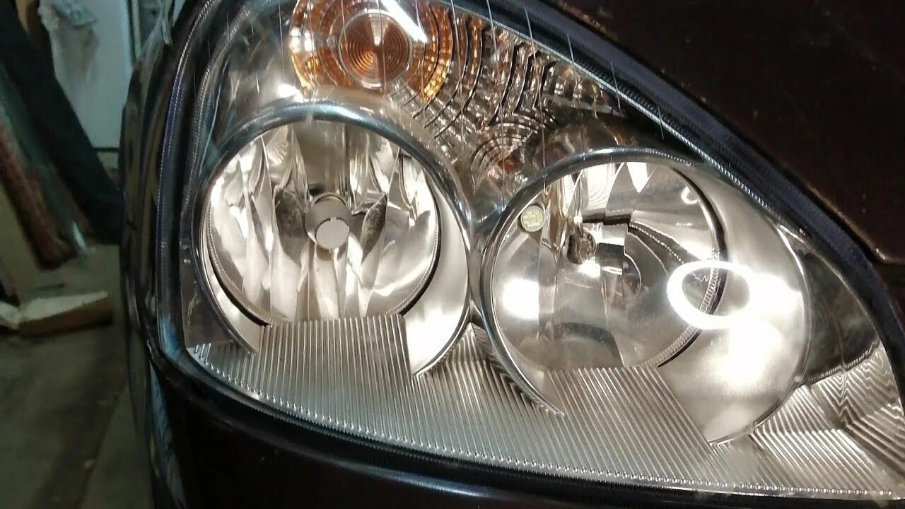 Как поменять стекло фары на приоре. Как поменять стекло фары на приоре. На фару лада приора 2  стекло. Замена стекла фары приора. Фары приора хэтчбек 2011 стекло.