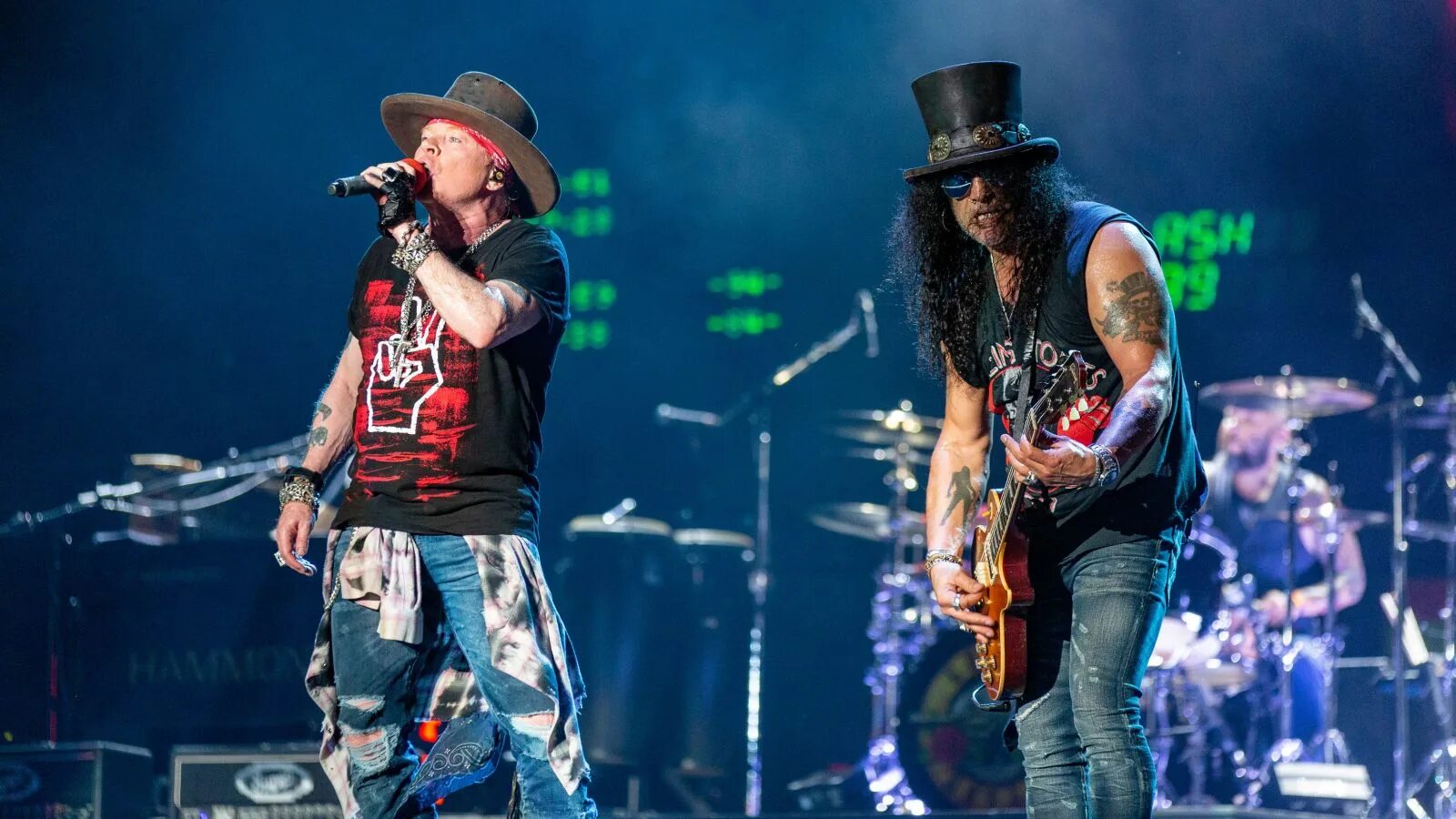 Ганзес роуз слушать. Guns n Roses слэш 2020. Группа Guns n’ Roses 2020. Guns n Roses сейчас. Guns n Roses 2022.