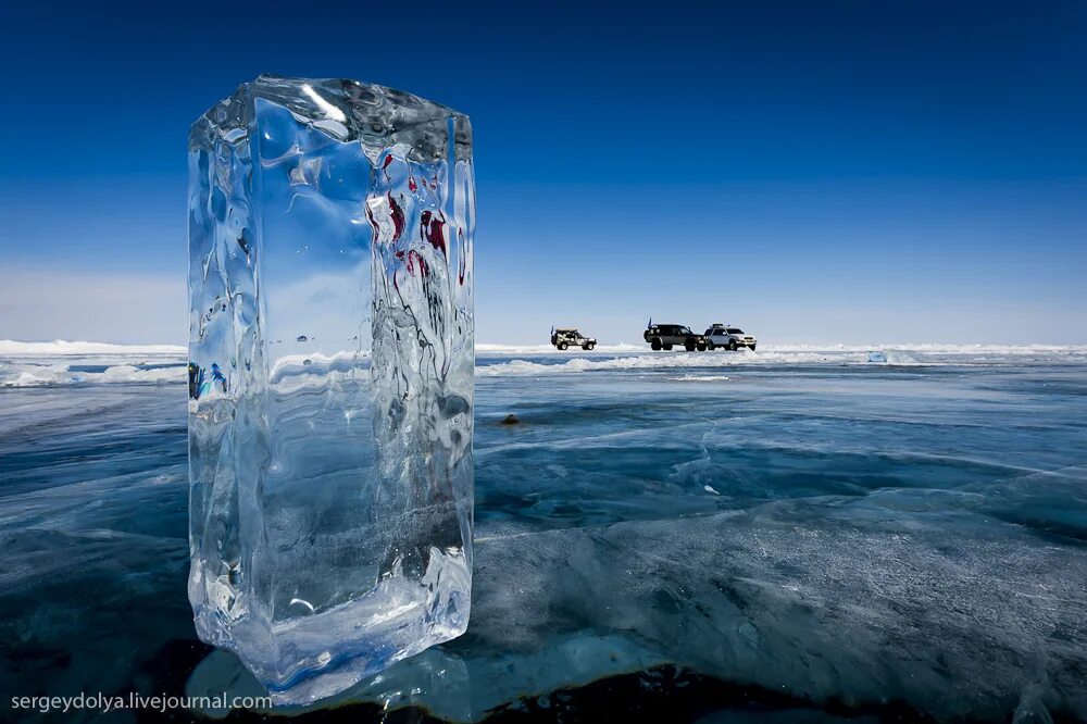 Сколько лед на байкале. Толщина льда на Байкале. Лед Байкала. Прозрачный лед. Прозрачный лед Байкала.