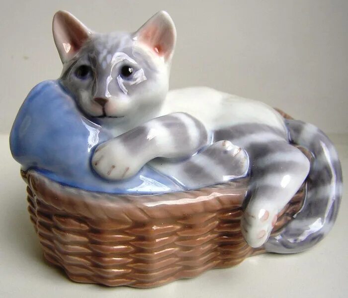 Статуэтки котов. Фарфоровая статуэтка "кошка". Фаянсовая кошка. Статуэтка кошки. Фарфоровая статуэтка "кошка".