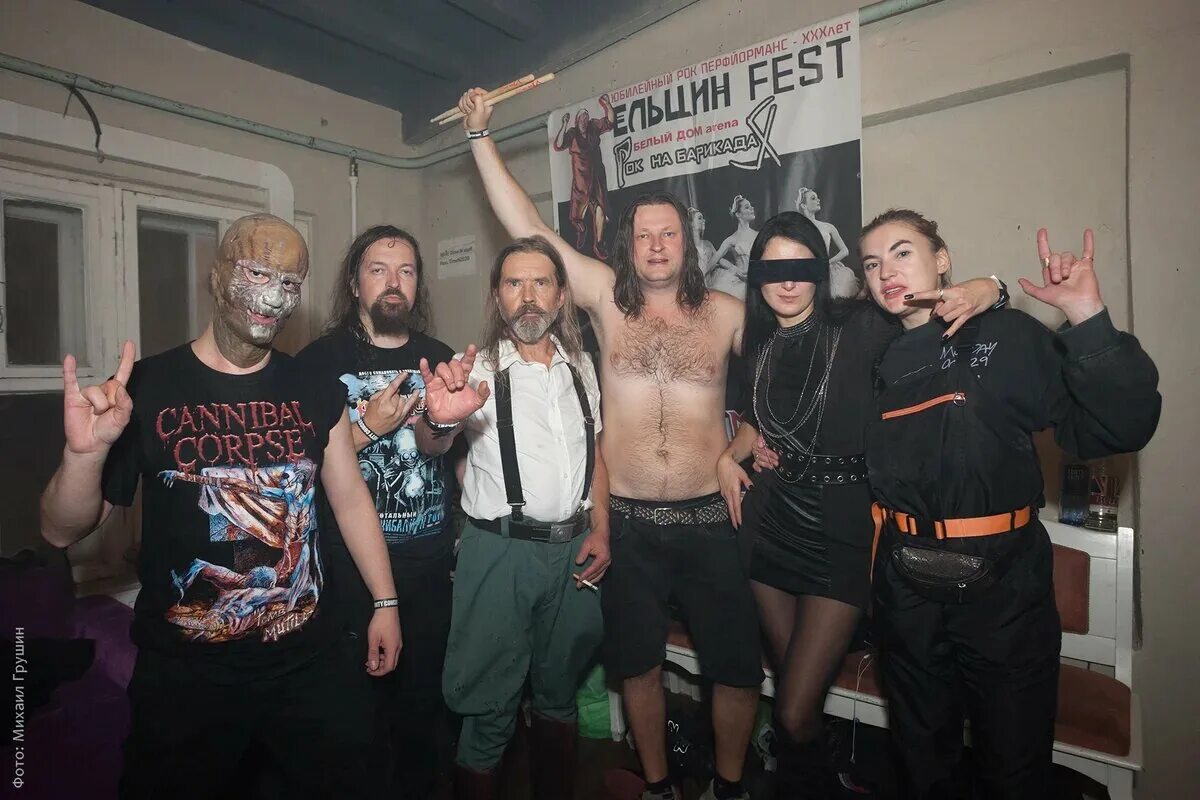 Sabaton вышли на концерт с гвардейскими лентами - ЯПлакалъ