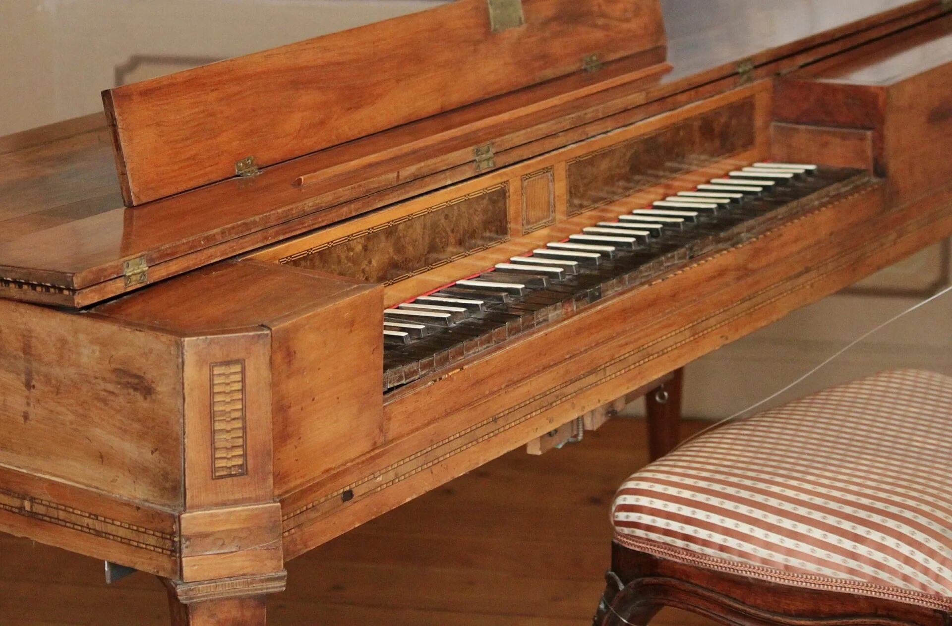 Купить Yamaha GB1K FP рояль 151 см, цвет древесина вишни, полированный в Москве 