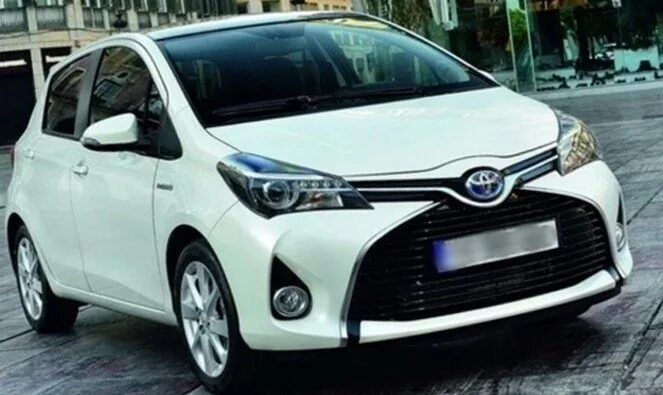 Toyota vitz 2018. Тойота Витц 2018. Toyota Vitz 2018u. Тойота Vitz 2018. Тойота Витц гибрид 2018 год.