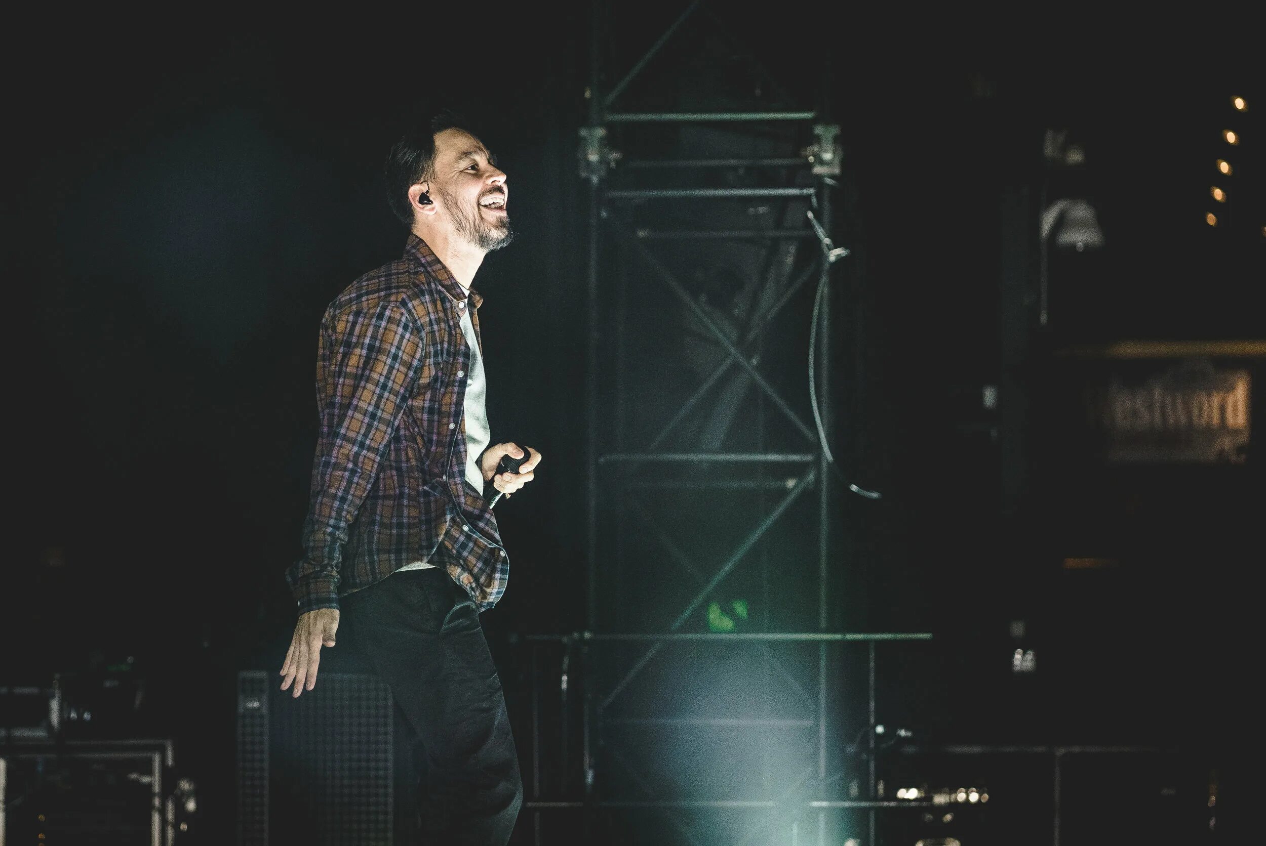 майк шинода 2021. Linkin park шинода. майк шинода fine. майк шинода 2022. Mike shinoda 2023.