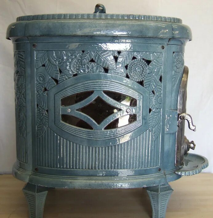 Купить старую печку. Adolf ZHUTTE печь чугунная. Печи le Mosan Stove. Старинные чугунные печки. Печь чугунная ретро.