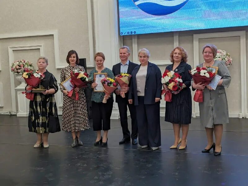 ветераны образования. верхняя подстепновка школа. фон для награждения. вручение литературной премии. преми школа улица советская.