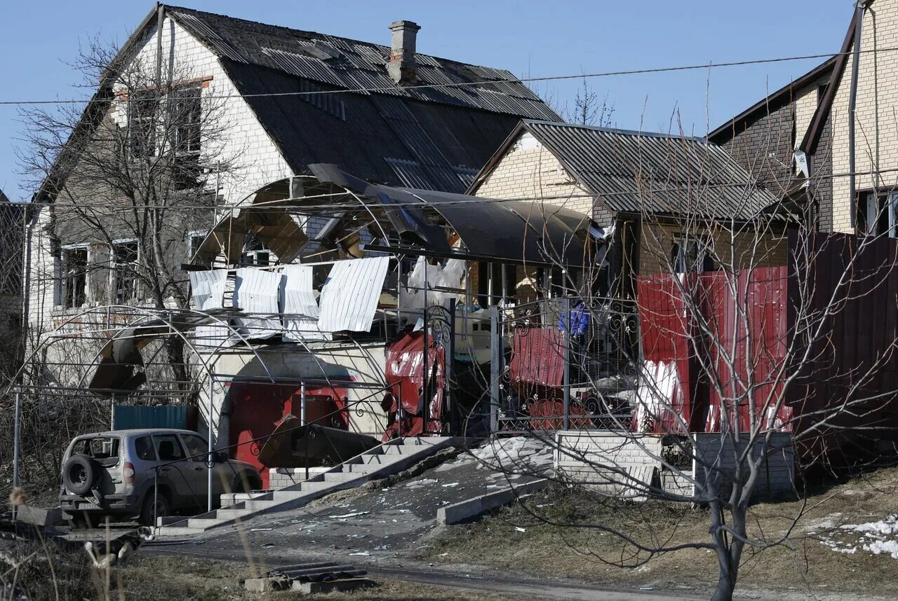 Белгород обстрел 2022. Разрушенные дома в Белгороде. Разрушенные дома в Белгородской области. Обстрел Белгородской.