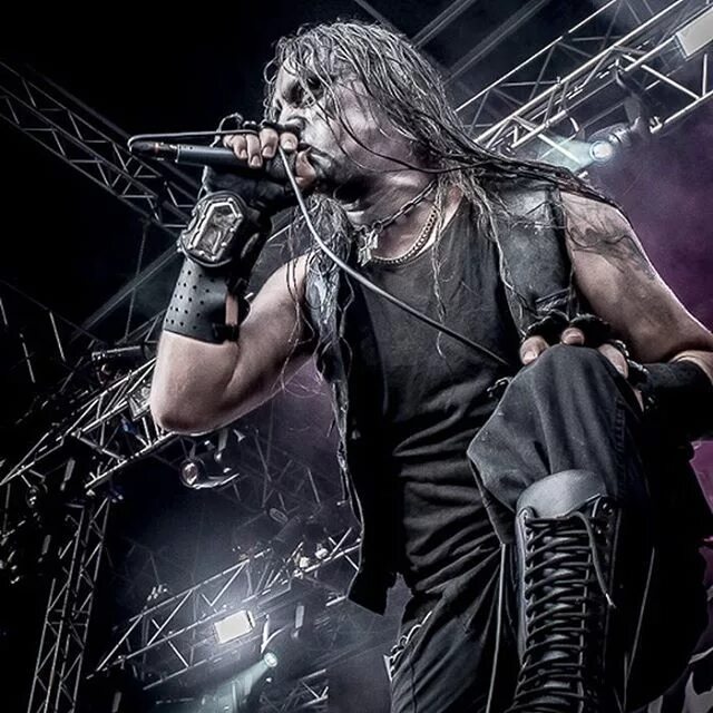 Ди снайдер твистед систер. Zak stevens рок музыкант. Гитарист хеви металл. Хеви метал хеви. Abbath группа.