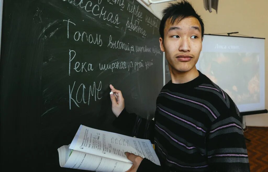 иностранец изучающий русский. преподавание рки. иностранец изучающий русский. изучение русского языка. иностранец изучающий русский.