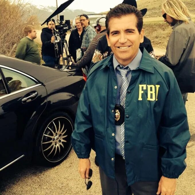 Полиция фбр сша. Спецагент fbi. Джош сегарра фбр. Сколько зарабатывает фбр. Сотрудники фбр сша.