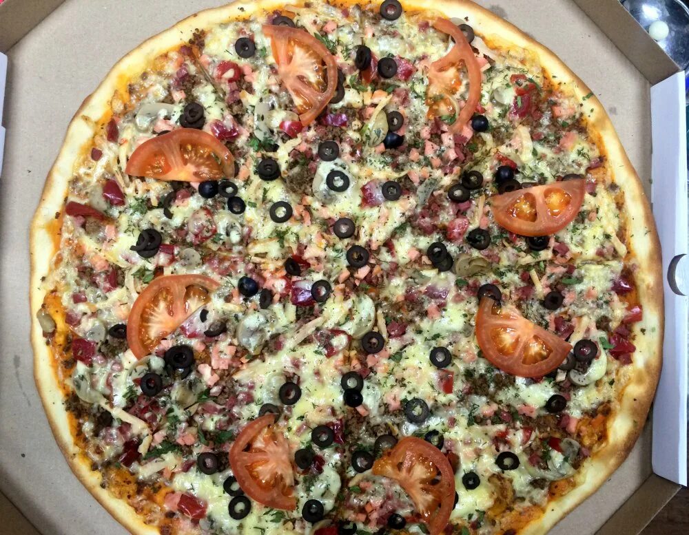 5 пицца отзывы. Супер пицца Бишкек. Пицца Американа. Супер пицца. Пиццерия Кыргызстан.