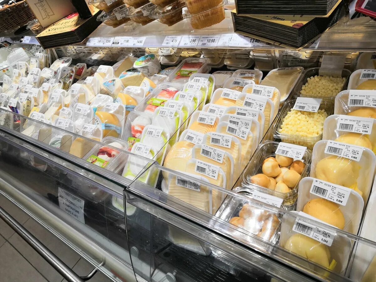 Колбасный магазин в италии. Итальянский продуктовый магазин. Супермаркет италия. Супермаркет италия. Супермаркет италия.