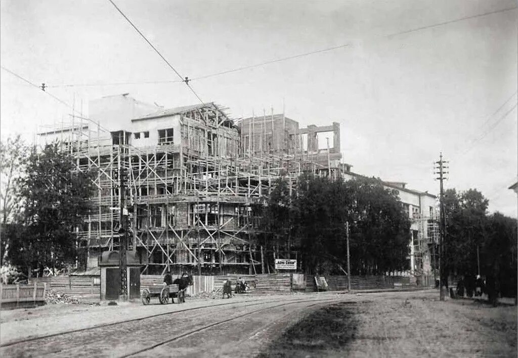 Переславль залесский 80-е годы. Поселок первого механического завода 1961 год. Доходный дом перцова лиговский 44. Москва мгу 1953. Курск улица горького 28.