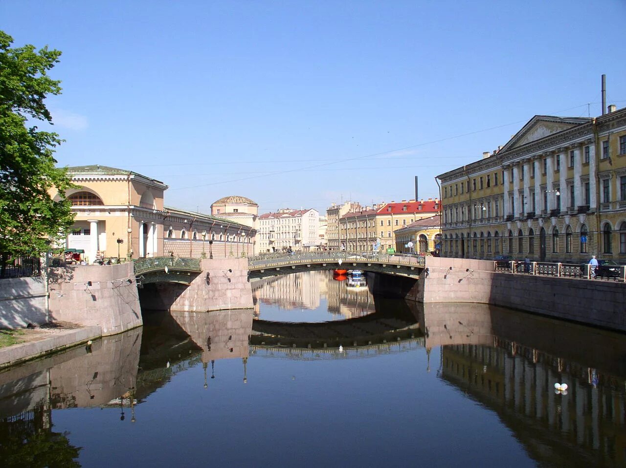 Театральный мост в санкт-петербурге. Тройной мост в петербурге. Спб малый конюшенный мост. Мало-конюшенный мост в санкт-петербурге. Малоконюшенный мост санкт-петербург.