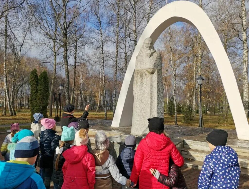 Где находится парк памяти. Парк памяти Новомосковск. Урванский парк Новомосковск -парк памяти. Аллея славы Новомосковск. Парк памяти и славы Новомосковск Тульская область.