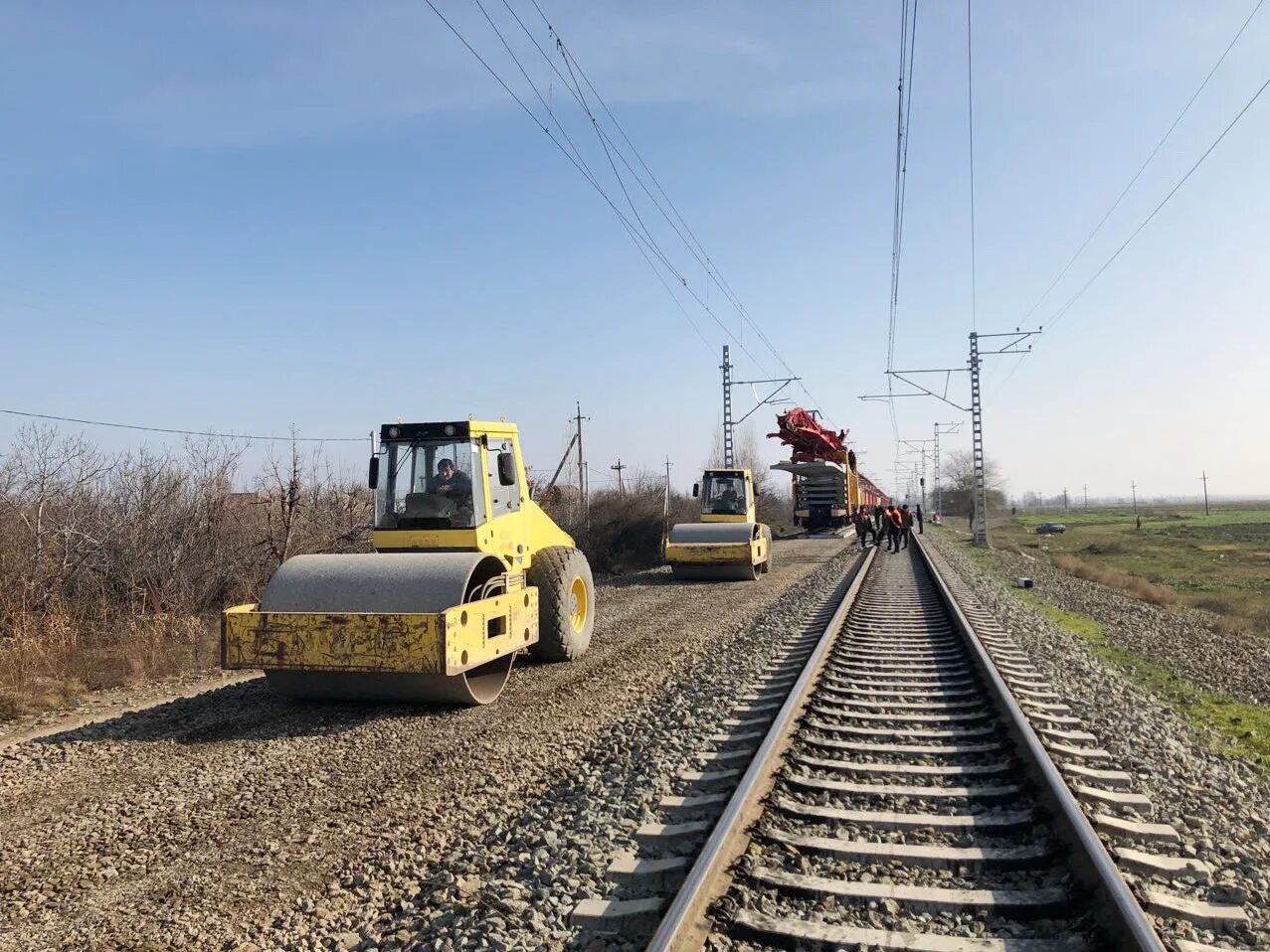 Путевая машина ahm 800r. Сзп-600 путевая машина. Железнодорожные машины. Машина щом-1200. Техника.