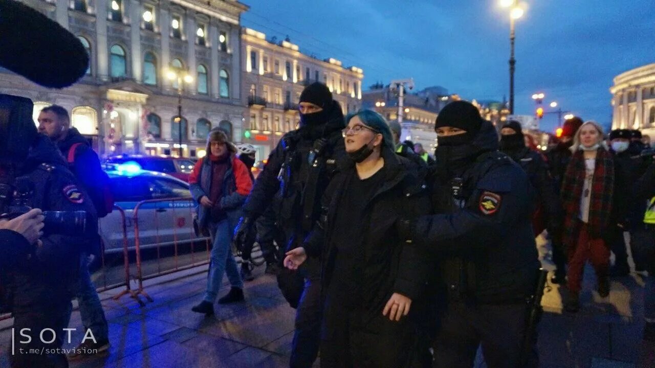 Новости 28.02 2024 г. Задержания в Питере Гостиный двор. Задержания Петербург 27 февраля.