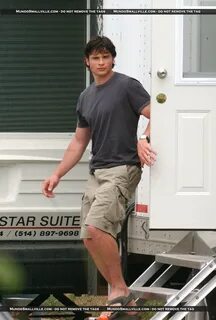 Famous Male Feet: Tom Welling.