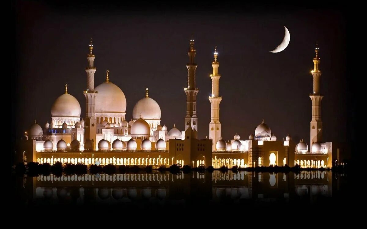 Мусульманский рабочий стол. Мечеть шейха Зайда Абу-Даби. Мечеть Луна мечеть Абу Даби. Ночная мечеть в Абу Даби.