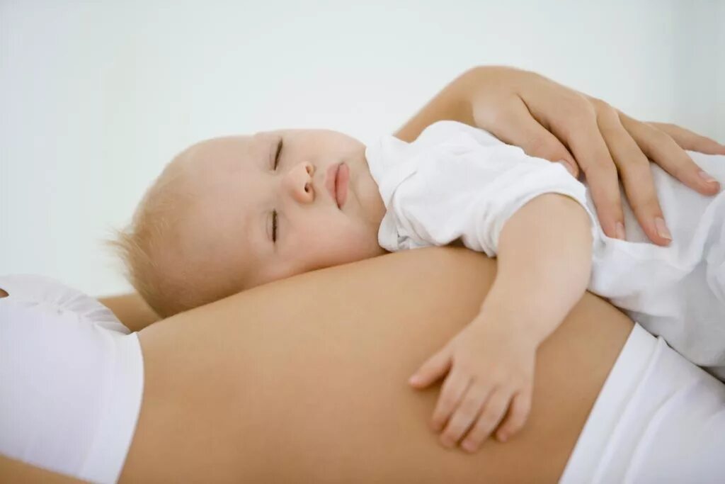 Гигиена послеродового периода. Беременность и лактация. Беременность в период грудного вскармливания. Малыш в животике у мамы.