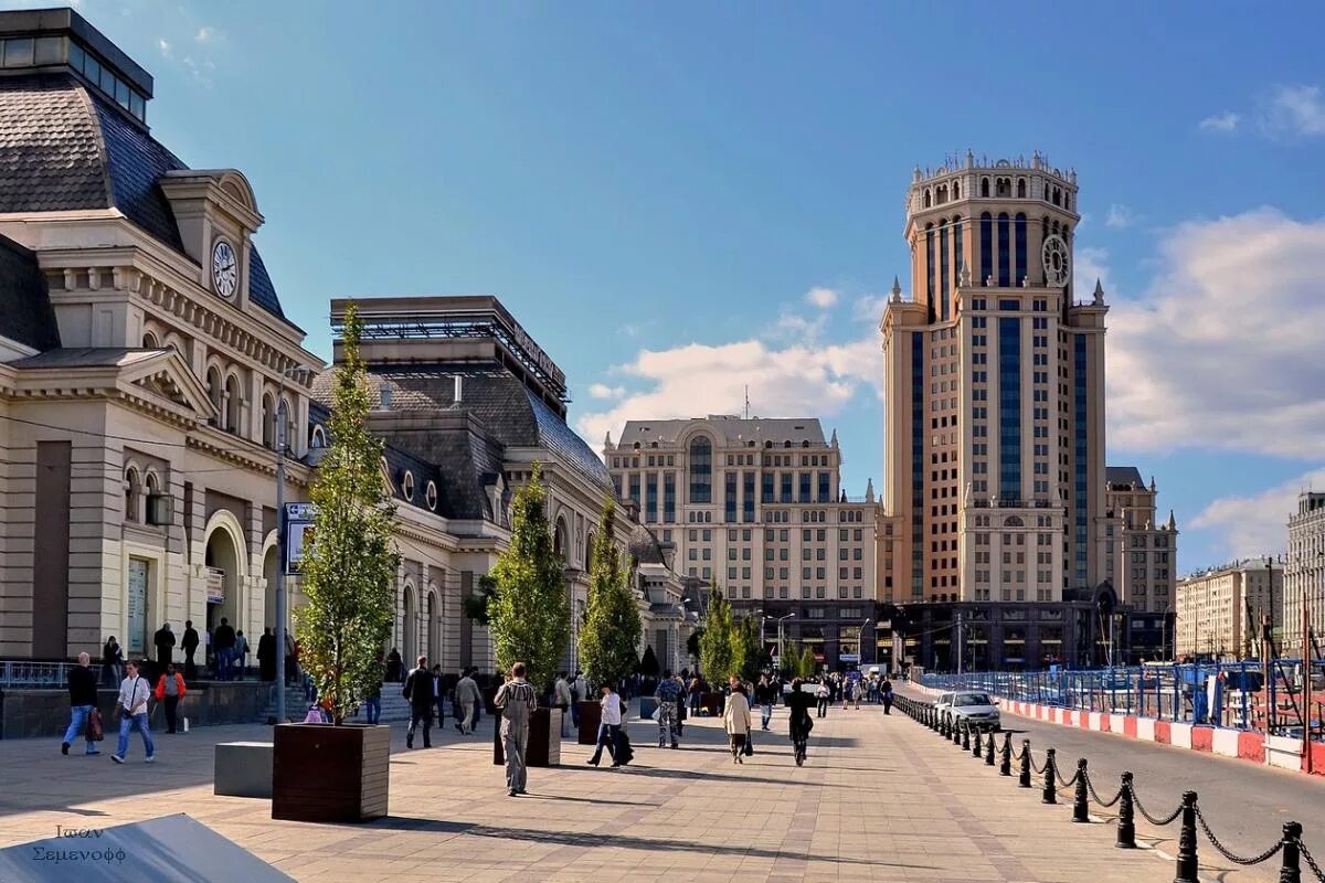 Павелецкий центр москва. Павелецкий вокзал плаза. павелецкая плаза площадь. площадь павелецкого вокзала. павелецкая плаза площадь возле павелецкого вокзала.