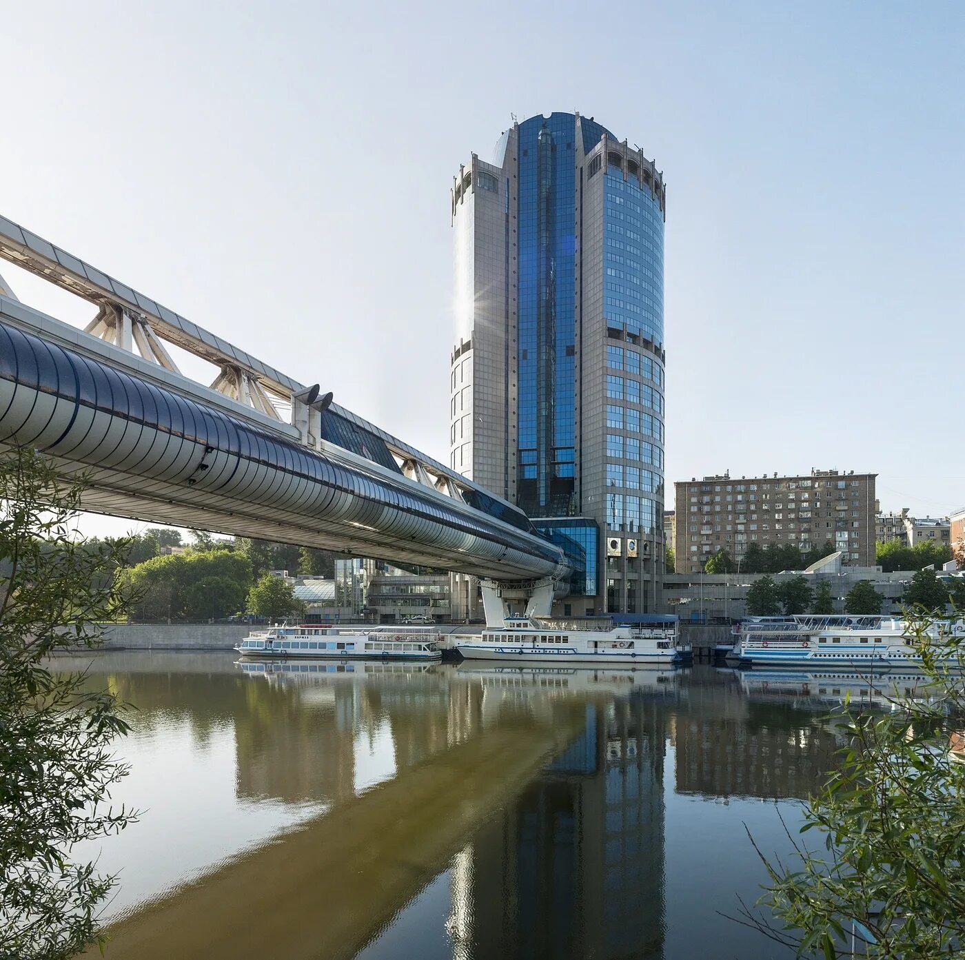 Башня багратион. Башня 2000 москва сити. набережная тараса шевченко 23а. набережная тараса шевченко 23а башня 2000. башня 2000 и мост багратион.