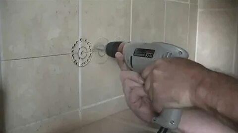 Вырезать круглое отверстие в плитке