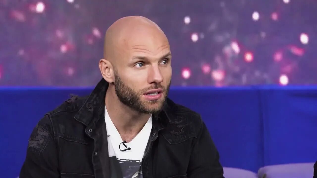 Анатолий сульянов мма. Анатолий силуянов хардкор. Сульянов. Анатолий ведущий хардкор файтинг. Сульянов хардкор.