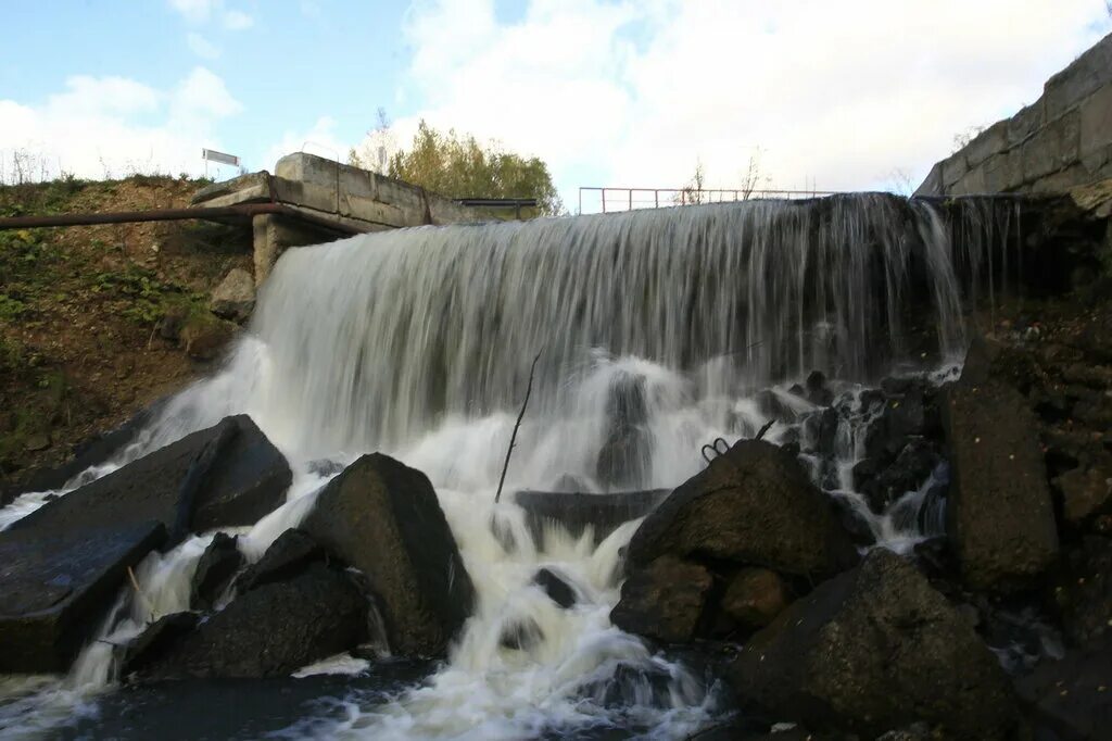 Эгромжан водопад. Никольский пруд Кусинский район. Водопад в Коминтерне Киров. Куса водопад Азямка. Пруд Никольский Куса водопад.