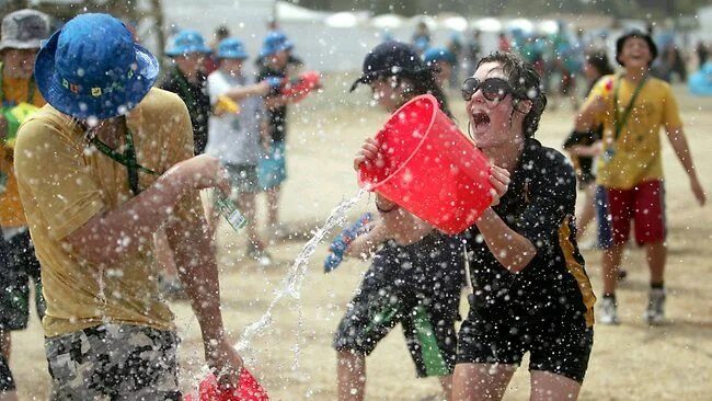 Water Fight. Water Hose Fight. Water Hose Fight girl. Water Fight Water Burst Ball. Water fights