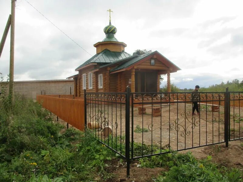 архангельск церковь гагарина взорвана. часовня матроны московской на набережной в архангельске фото батюшек.