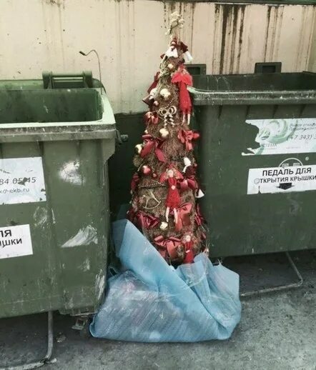 Как правильно разбирать елку 35+ Hilarious Times People Were Too Lazy To Decorate For Christmas, So Got Creat