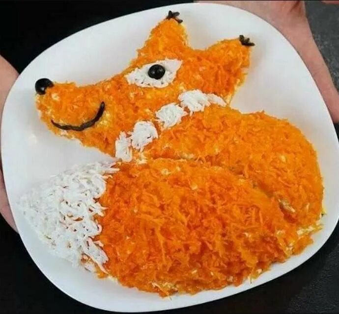 Лисья шубка с красной рыбой