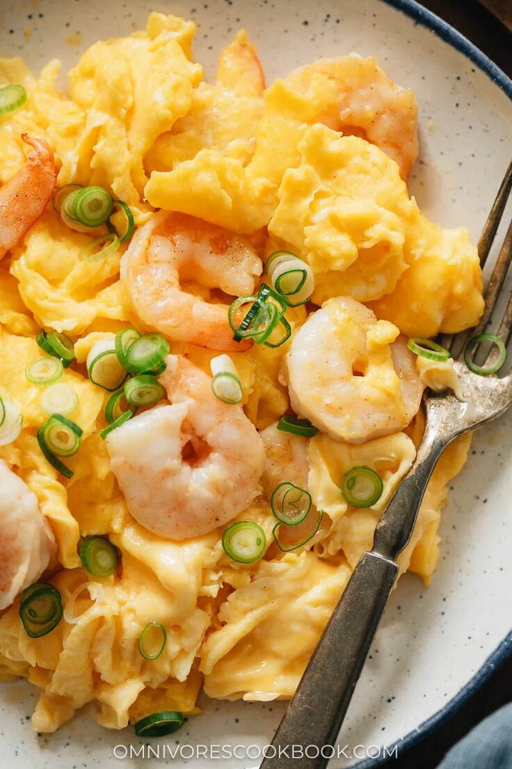 Shrimp eggs. Стрип еда. Салат с креветками и ананасом и пекинской капустой. Shrimp egg. Салат с креветками и пекинской капустой.