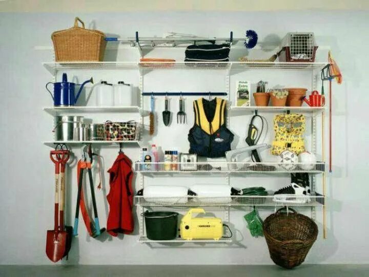 Система хранения спортивного инвентаря. Кладовая инвентаря. Кладовая инвентаря. Kenovo система хранения для гаража. Кладовка для спортивного инвентаря.