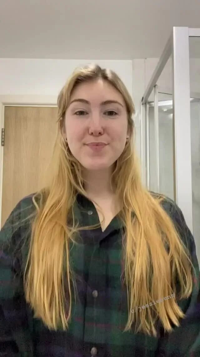 Jessiebuns. Jessiebuns тикток. jessie buns. jessie buns scrolller.
