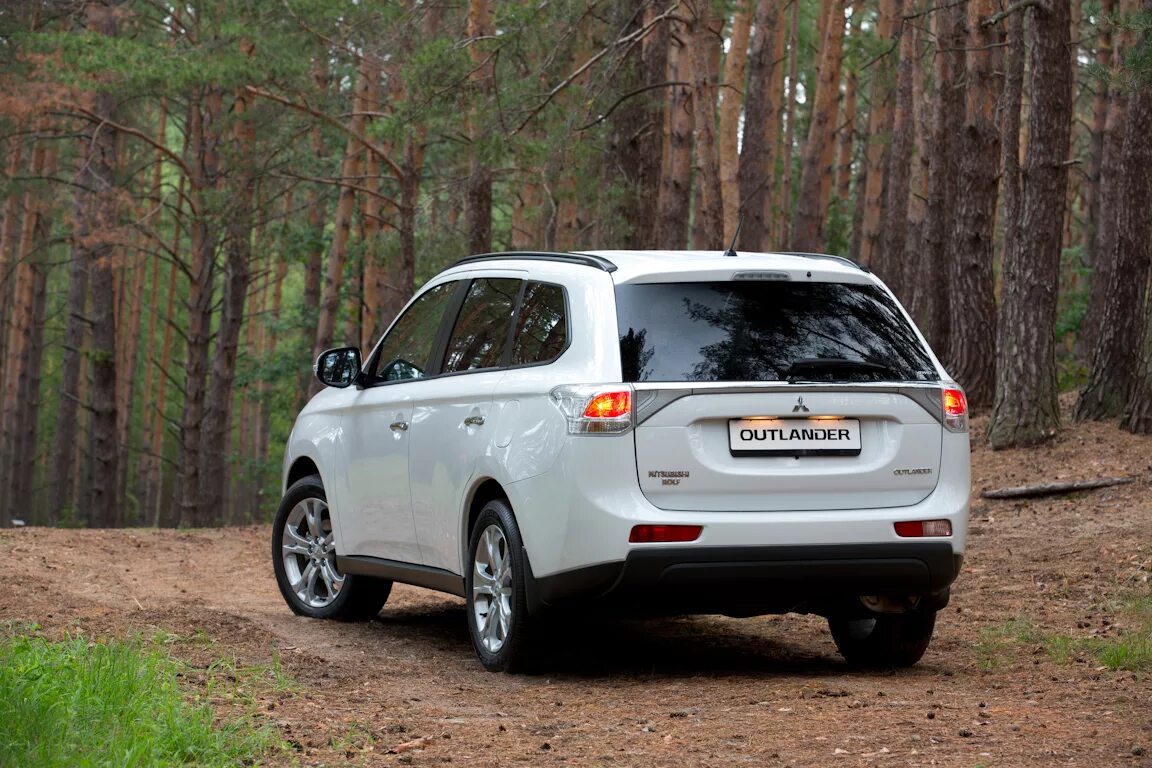 Мицубиси аутлендер 3 2012. Mitsubishi Outlander 2012. Мицубиси Аутлендер 3. Mitsubishi Outlander 3 2012. Митсубиши Аутлендер 2012.