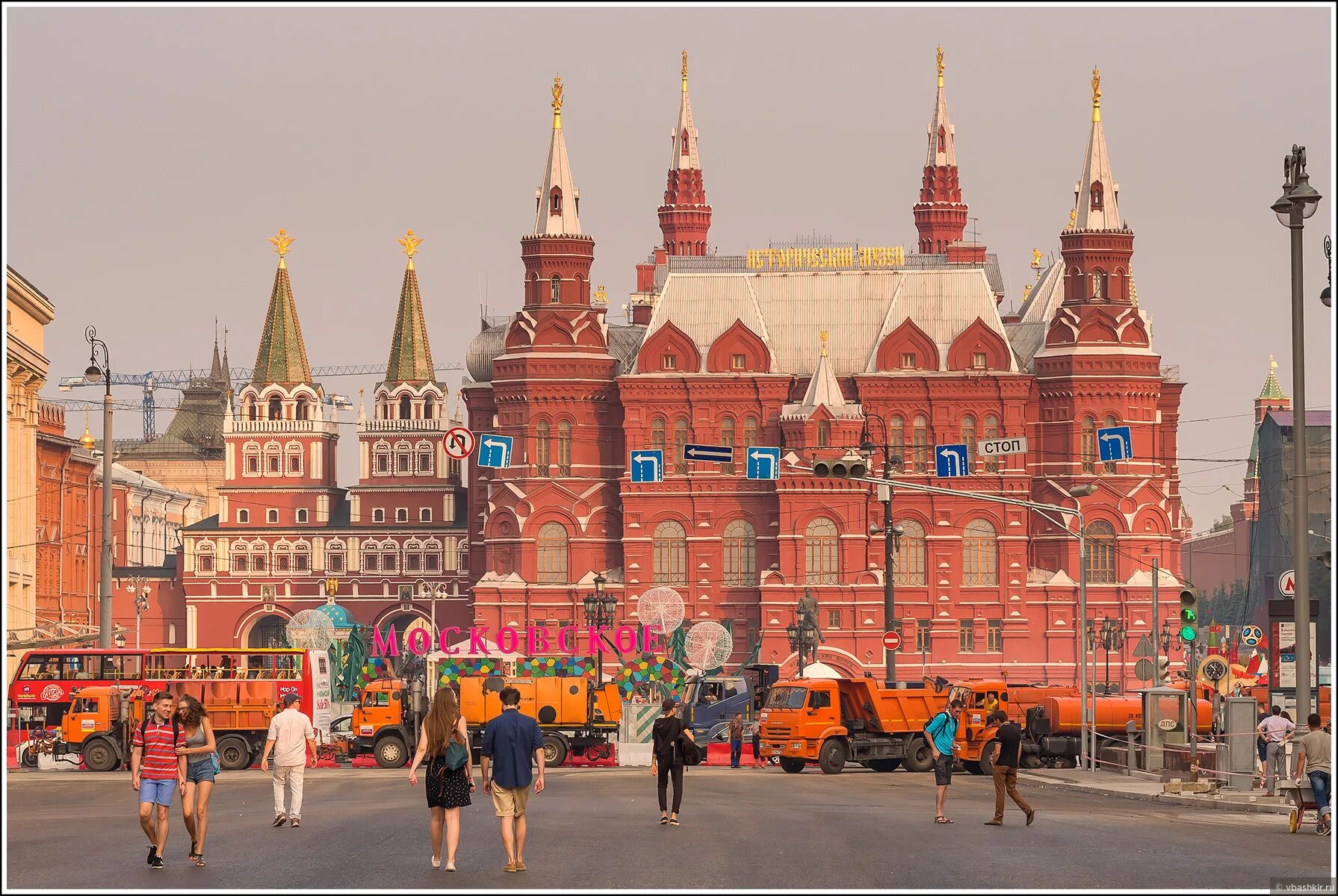 Москва где можно сделать. Государственный исторический музей маршруты Москвы. Что можно посмотреть в Москве. Что можно посетить в Москве. Что иож но о посмотреть в Москв не.