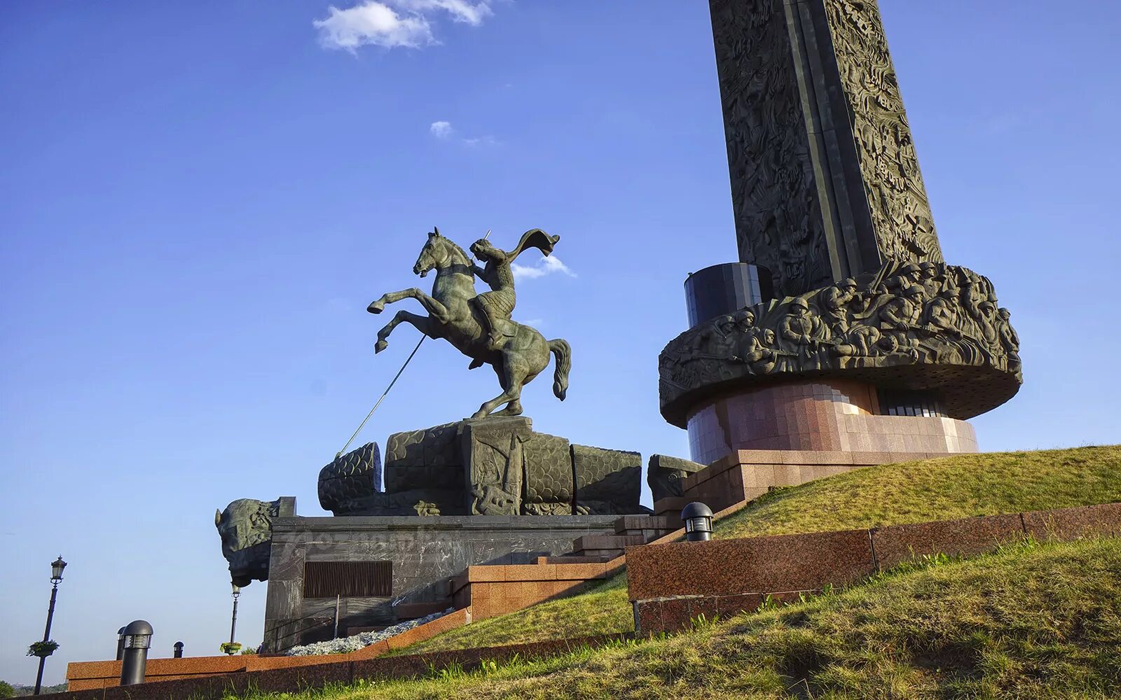 Москва мемориальный комплекс Поклонная гора. Мемориал Победы на Поклонной горе в Москве. Парк Победы Москва монумент Победы. Поклонная гора в Москве памятник. Памятник победы на горе