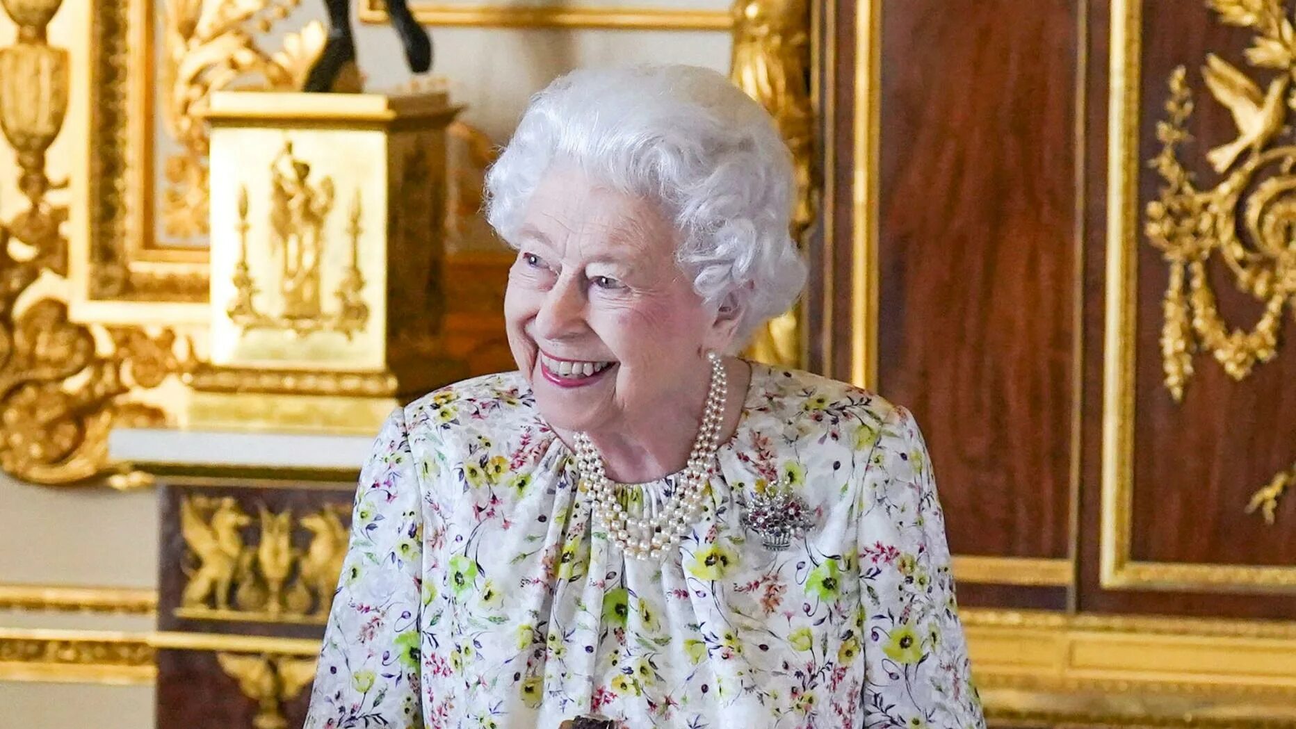 Королева 2 последние новости. Елизавета 2 с тростью. Елизавета ii фото 2022. Елизавета 2 возраст 2022. Королевская семья англии 2022.