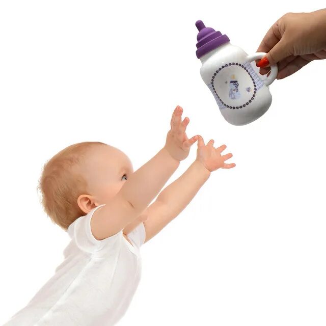 Baby x hands up. Baby x hands up. Маленький ребенок сидит. Здоровая среда семья. Маленький ребенок сидит.