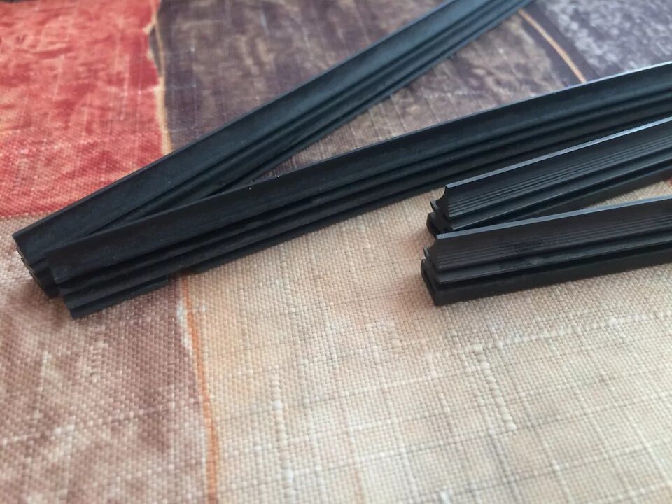 Резинки дворников бош 600. Bosch 3397033324. Резинки на дворники бош. Bosch 3397033324 резинки щеток. Резинки для бескаркасных дворников bosch 700мм.