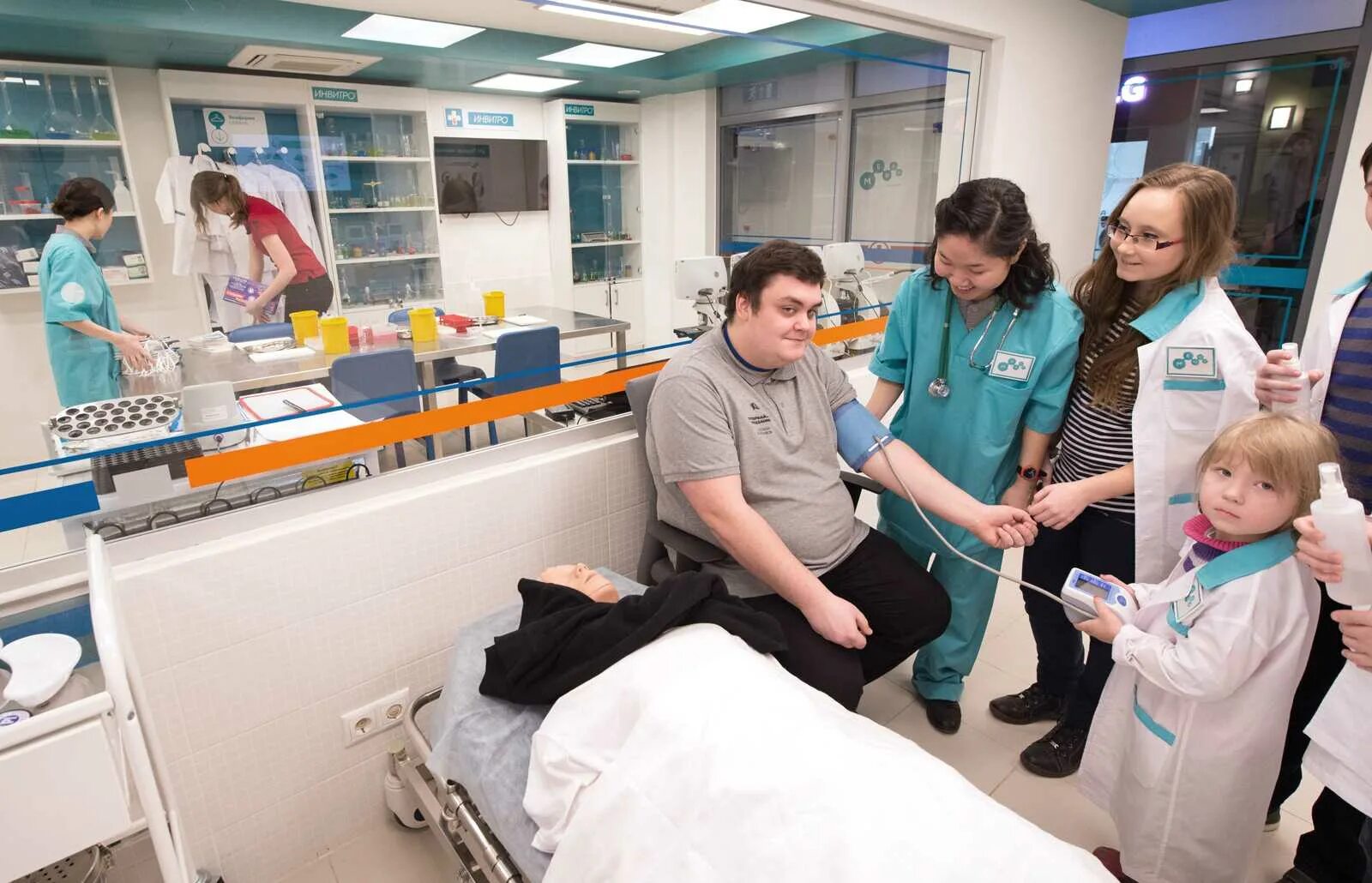 Парк профессий для детей в москве кидзания. Город профессий москва кидзания. Кидзания в москве авиапарк. Авиапарк город профессий. Кидзания профессии.