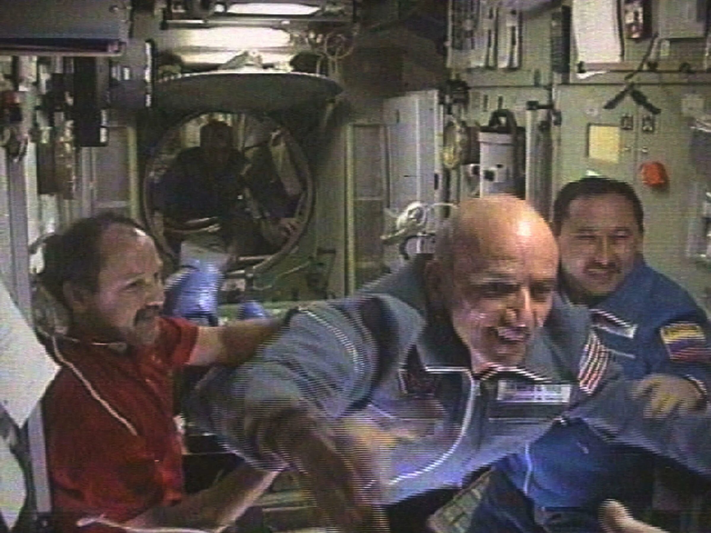 Кто был самым первым в космосе. Деннис Тито. Деннис Тито космический турист. Первый космический турист Dennis Tito. Деннис Тито в космосе.